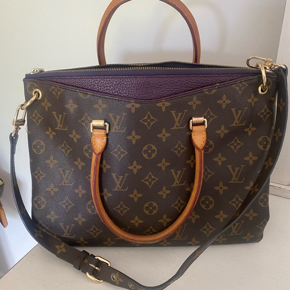 LOUIS VUITTON
Monogram Pallas Grape